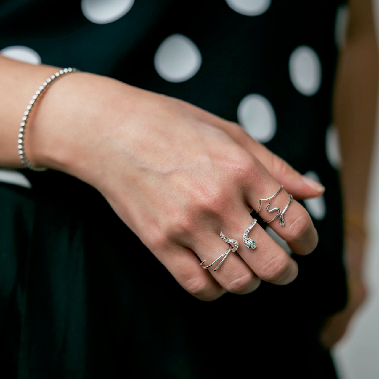 Louis Vuitton Paradise Chain Ring, Silver, M