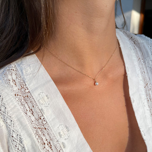 Minimal Pearl Necklace