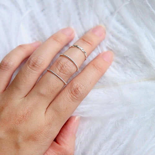 Skinny Twist Ring Silver